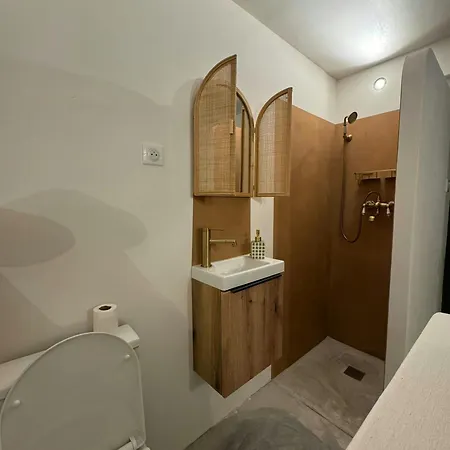 Vakantiehuis Stone With Pool Between Uzes And Avignon *