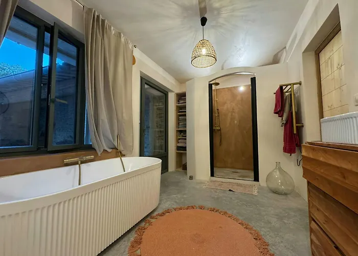 Stone With Pool Between Uzes And Avignon Tatil Evi Tresques