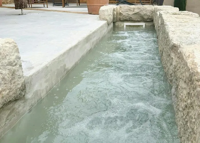 Stone With Pool Between Uzes And Avignon 度假居 *